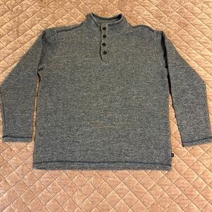 GAP Heathered Gray Button Down Shirt